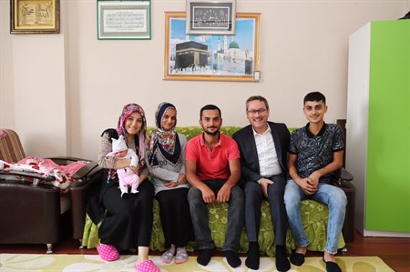Yasin Kartoğlu ev ziyaretlerine devam ediyor