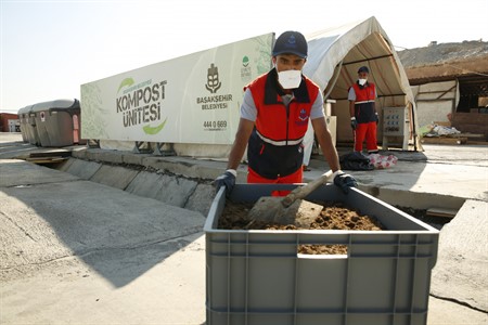 BAŞAKŞEHİR’DE YEMEK ARTIKLARI GÜBREYE DÖNÜŞÜYOR
