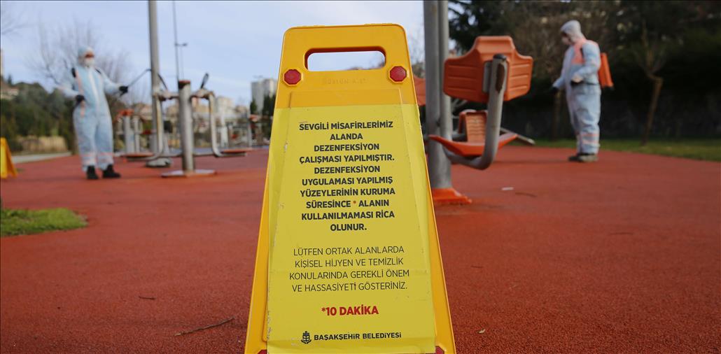 BAŞAKŞEHİR’DE PARK VE YEŞİL ALANLAR DEZENFEKTE EDİLİYOR