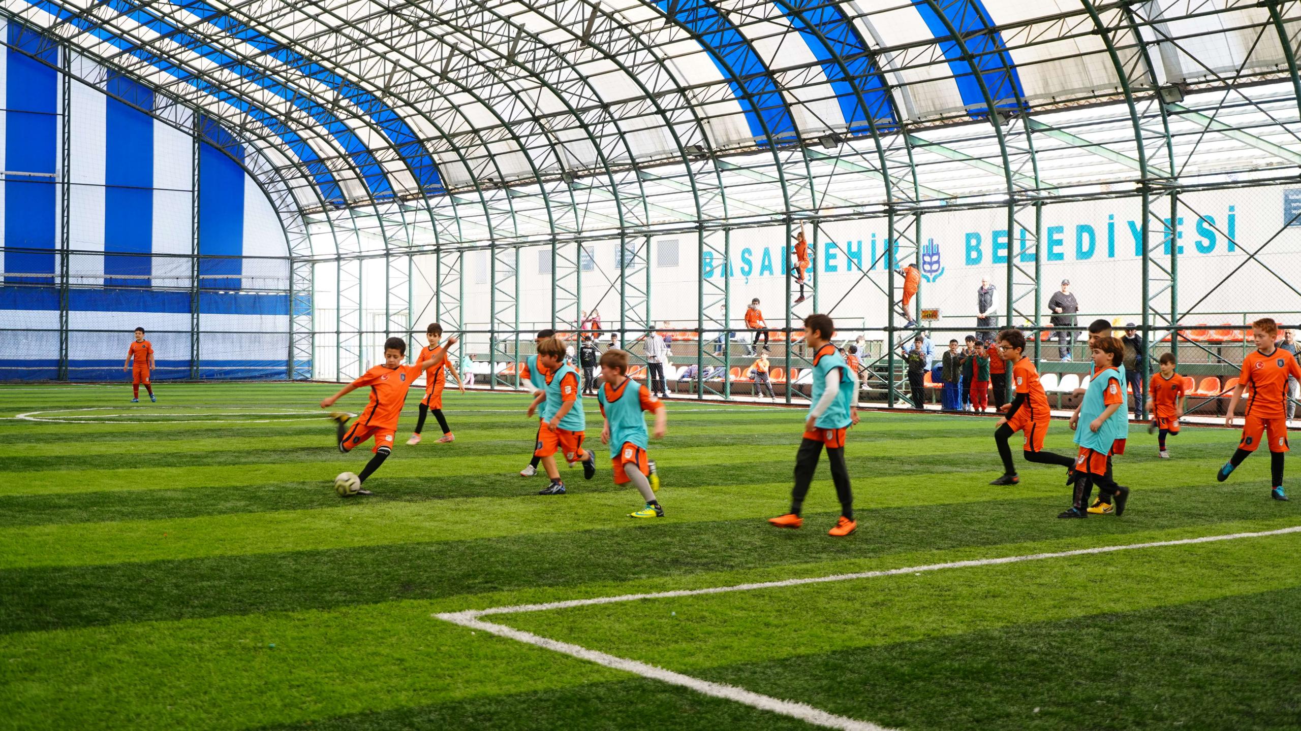 BAŞAKŞEHİR’DE MİNİKLER İÇİN SPOR LİGİ BAŞLADI