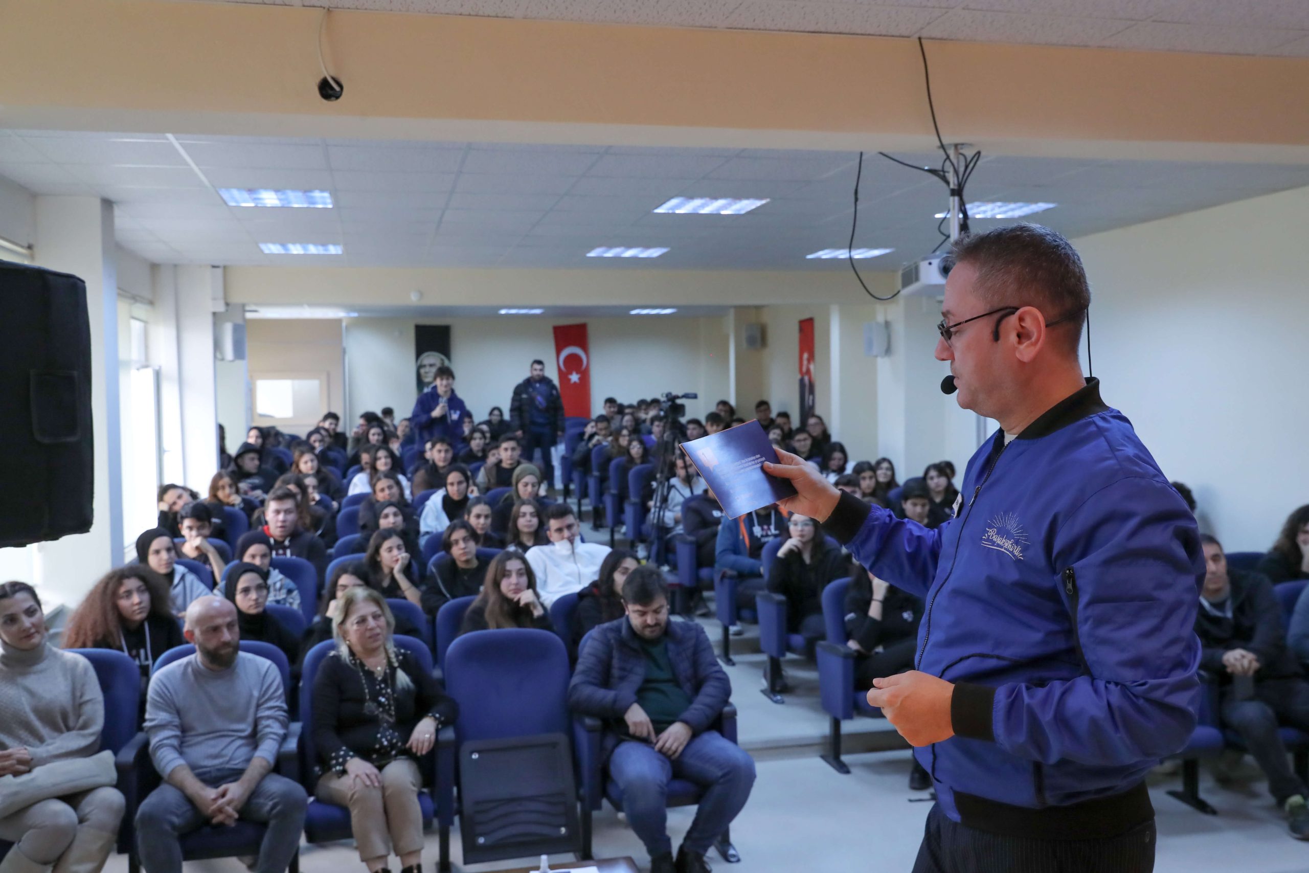 BAHÇEŞEHİR’İN GENÇLERİ BAŞKAN KARTOĞLU’NU AĞIRLADI