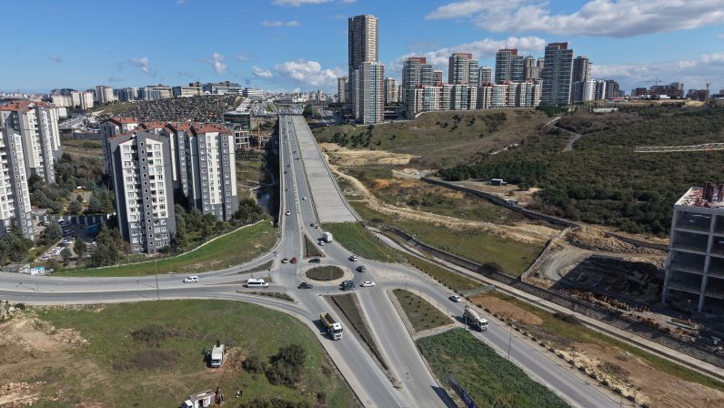 İBB’NİN YAPAMADIĞI YOLU BAŞAKŞEHİR BELEDİYESİ TAMAMLIYOR