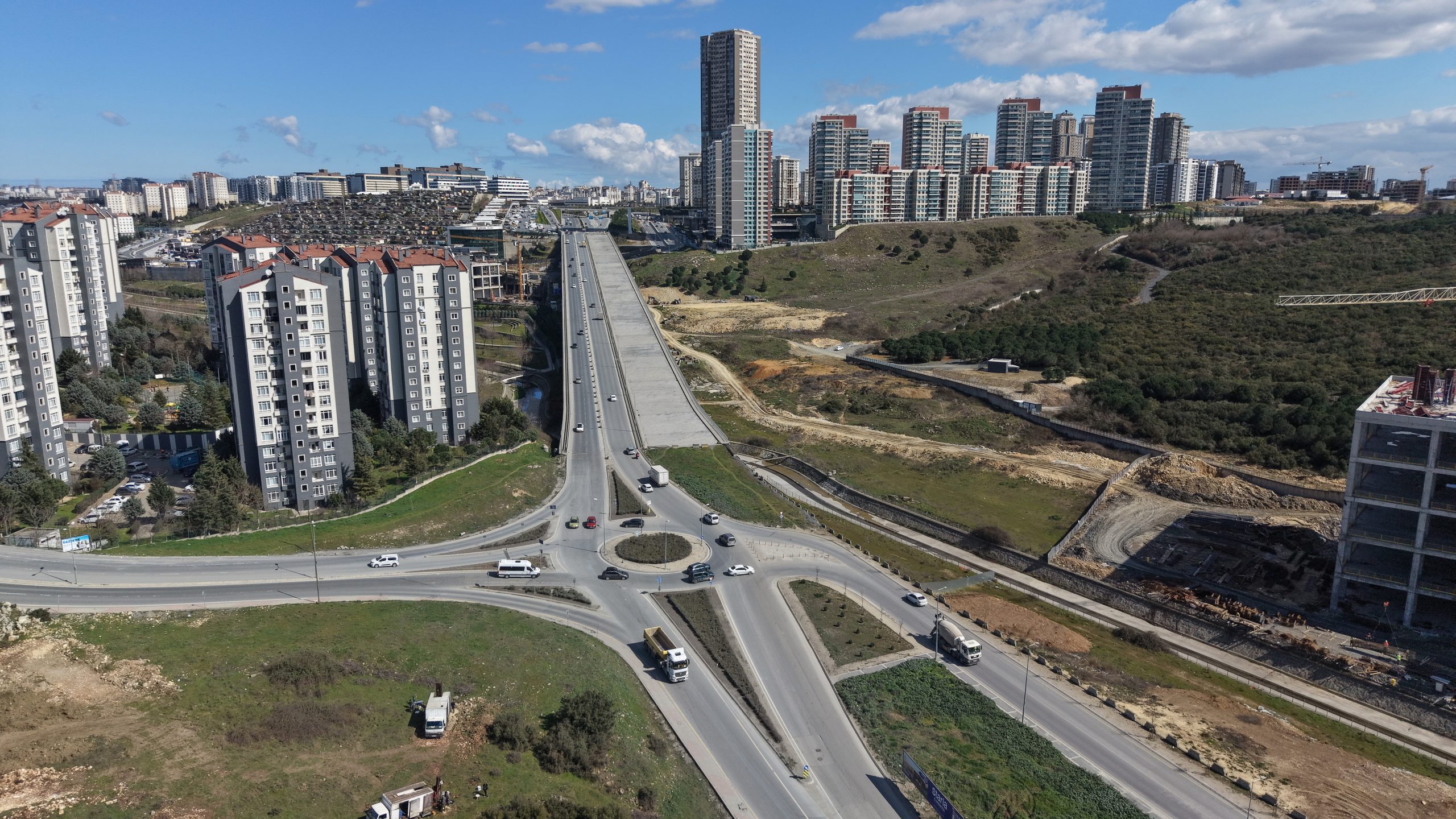 İBB’NİN YAPAMADIĞI YOLU BAŞAKŞEHİR BELEDİYESİ TAMAMLIYOR
