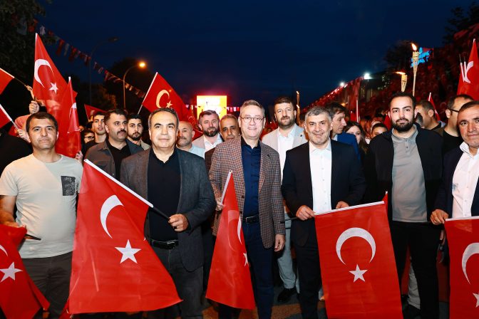 YASİN KARTOĞLU: BÜTÜN ÜMİDİMİZ GENÇLİKTEDİR
