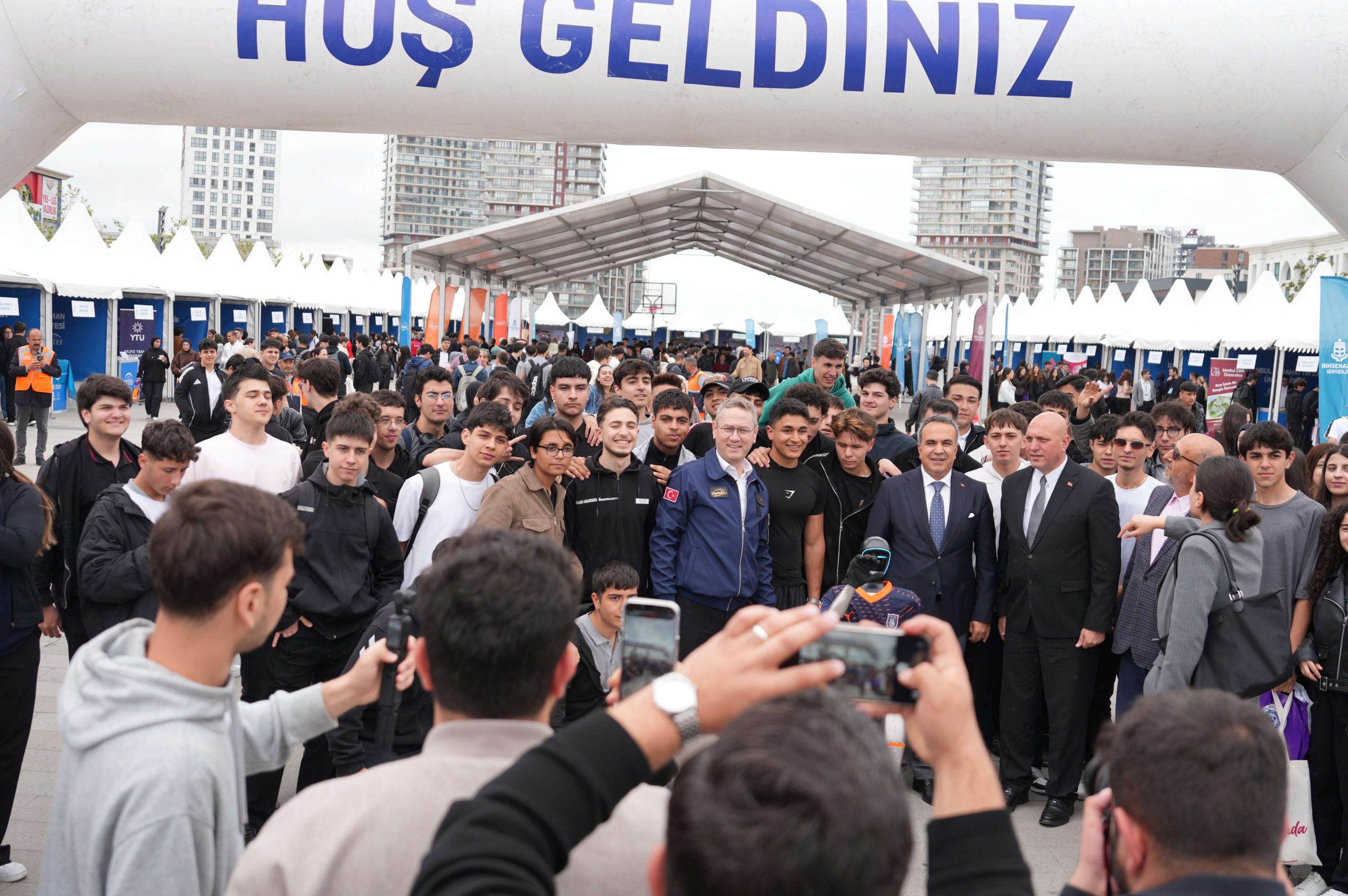 ÜNİVERSİTE ADAYLARI HAYALLERİNE İLK ADIMI BÜTEF’TE ATTI