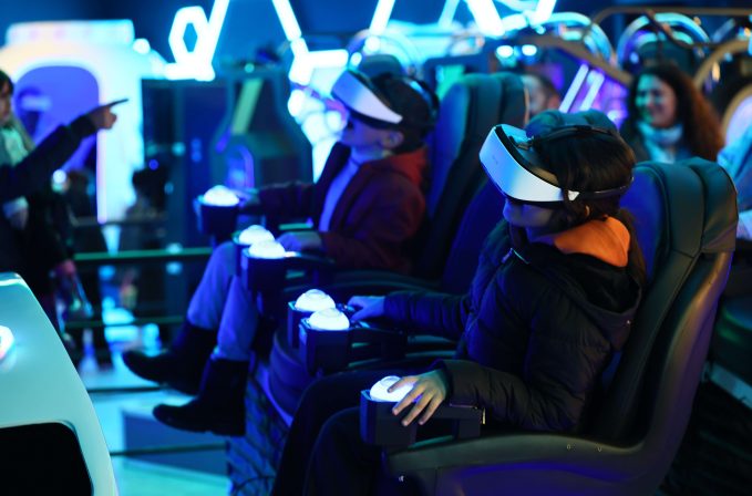 VR TEMA PARK’A BABALAR GÜNÜNDE YOĞUN İLGİ
